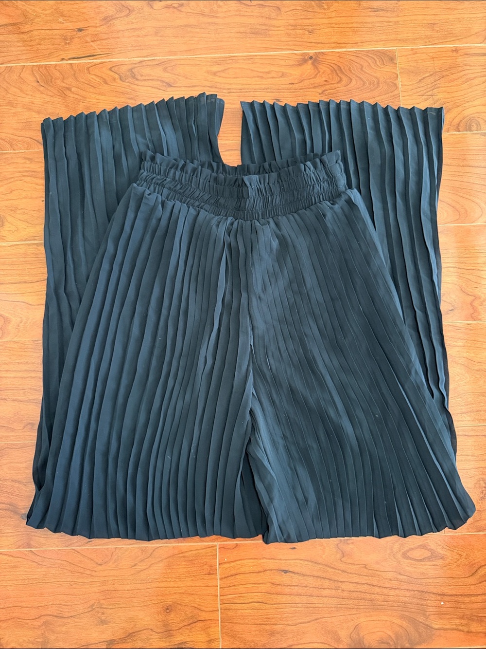 Girls' Black Pleated Wide-Leg Joggers